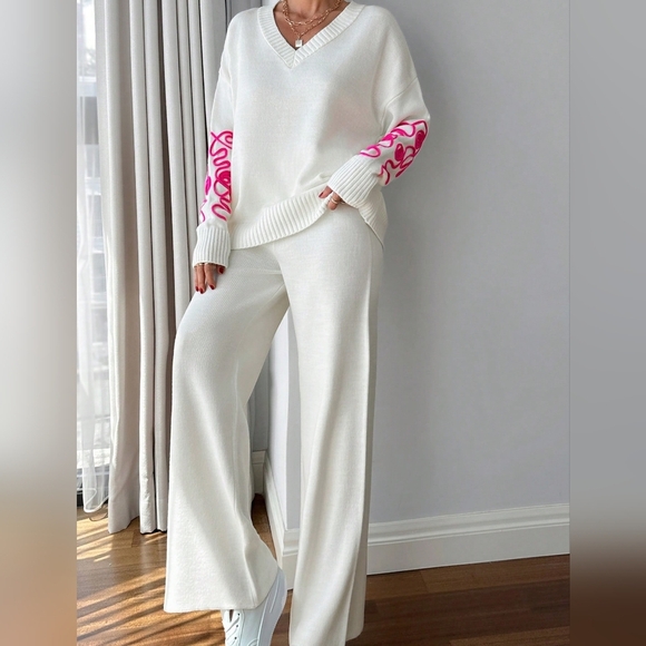 Women Pink Embroidery Detailed Sweater Set